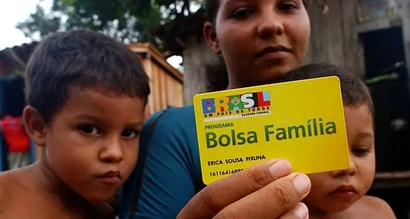 Bolsa Familia y Auxilio Brasil: Diferencias y Similitudes en el Combate a la Pobreza